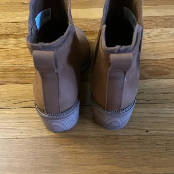 Toms Classic Tan Ankle Booties - Picture 9 of 11